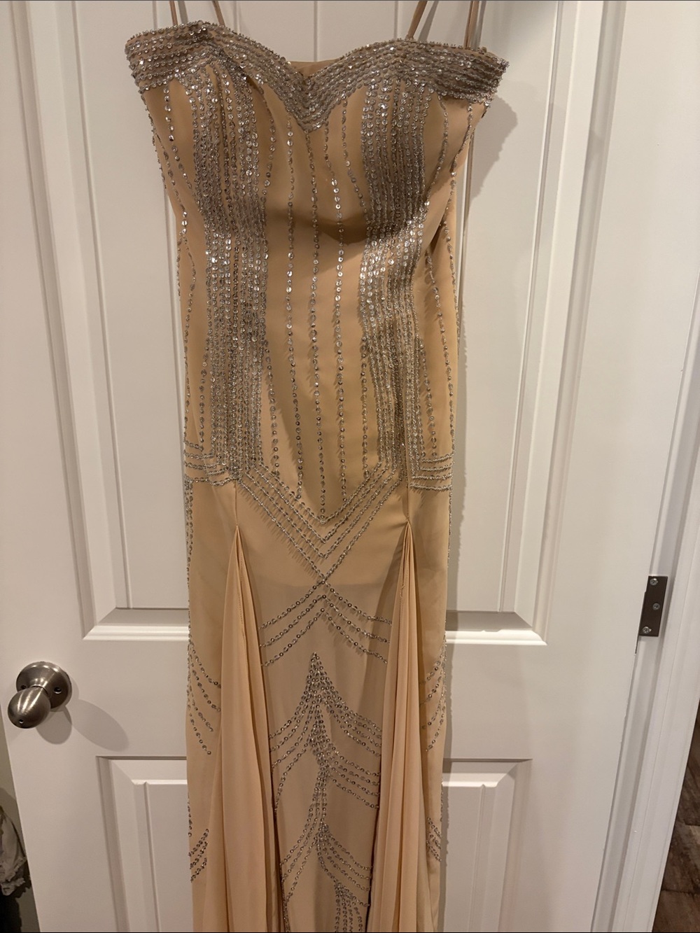 Nude sequence, Elegant Dress